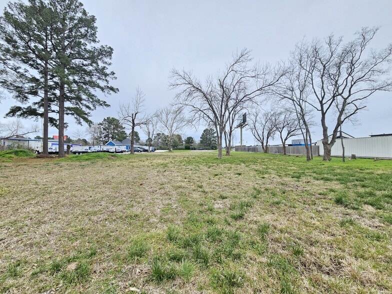 More Photos Of 819 E Main St, Tomball Land For Lease