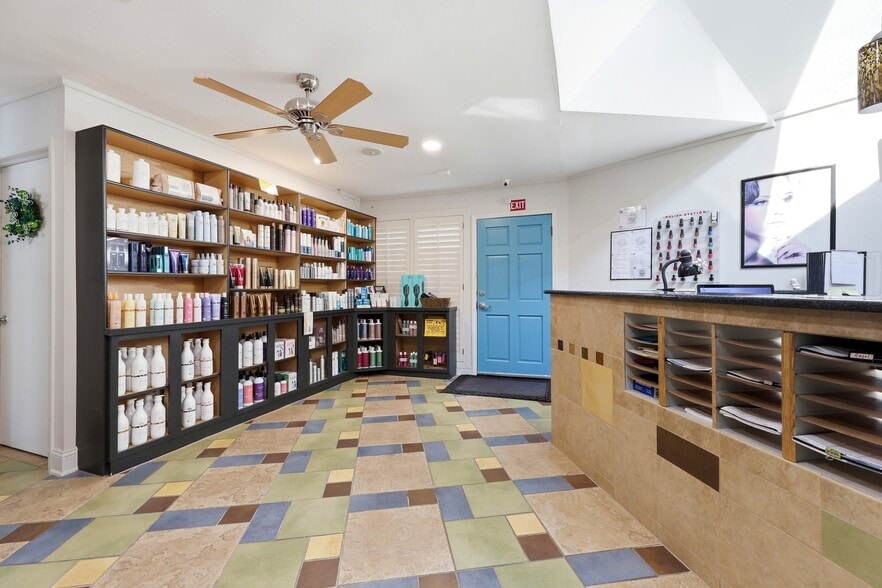 More Photos Of 3683 Crown Point Rd, Jacksonville Storefront Retail Office For Sale