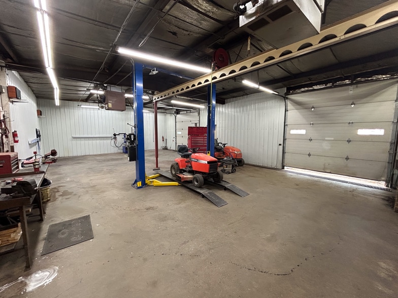 More Photos Of 217 In-930, New Haven Freestanding For Sale