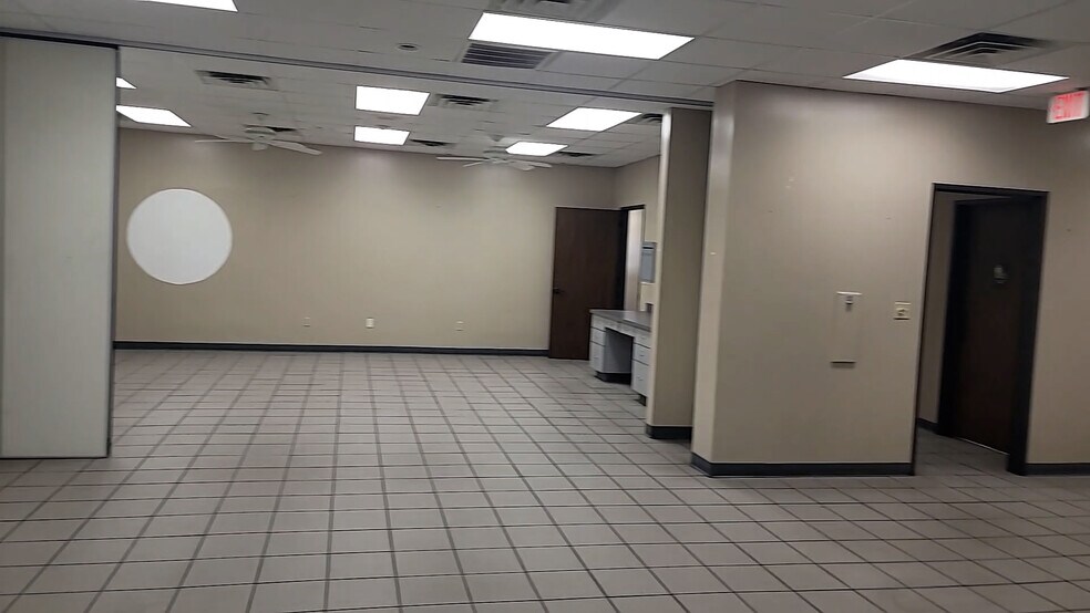 More Photos Of 6404 N Eldridge Pky, Houston Flex For Lease