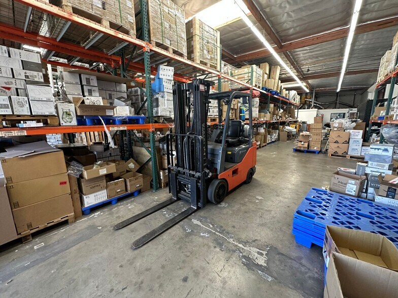 More Photos Of 2421 S Susan St, Santa Ana Warehouse For Lease