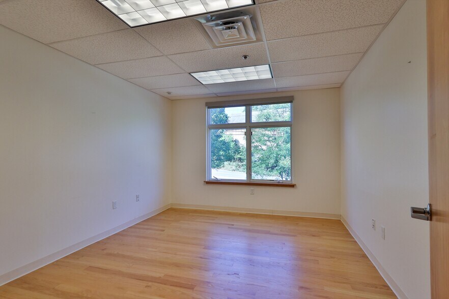 More Photos Of 1425 Mountain Dr N, Bethlehem Office For Sale