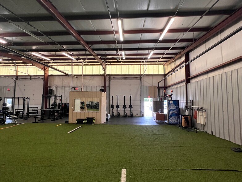 More Photos Of 101 Peoples Dr, Newark Warehouse For Lease