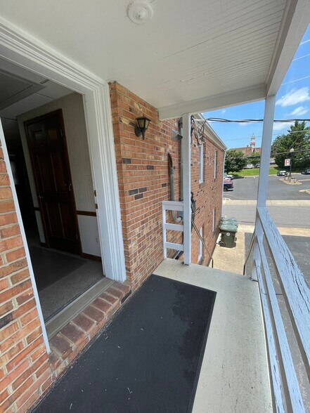 More Photos Of 301 S West St, Culpeper Office For Lease