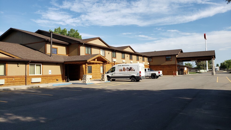 More Photos Of 201 14th St W, Hardin Hotel For Sale