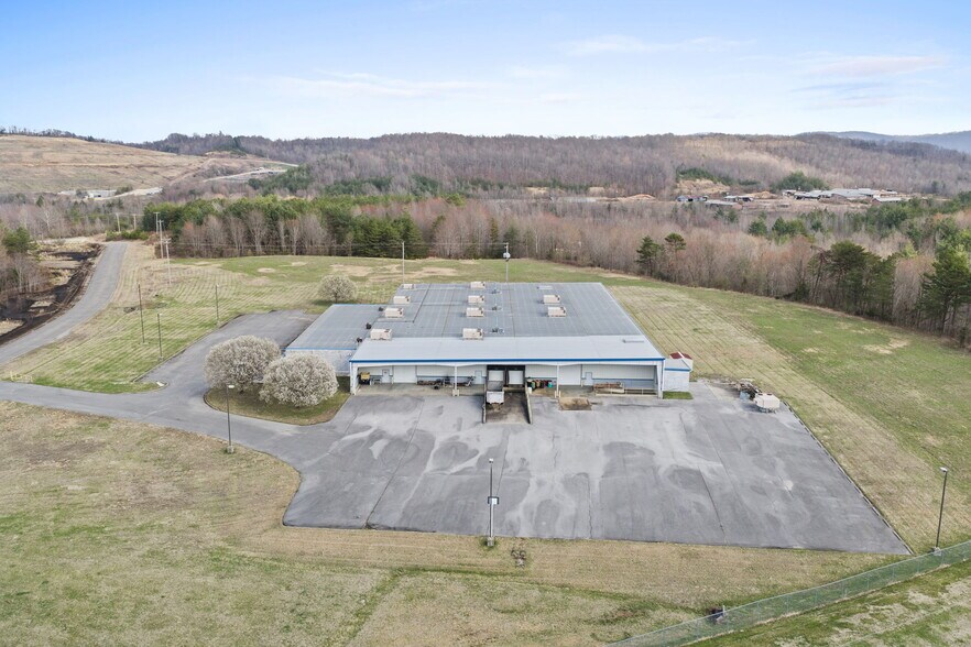 More Photos Of 385 One Industrial Park Rd, Oneida Manufacturing For Lease
