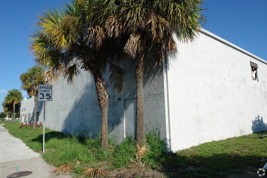 More Photos Of 2610 Orange Ave, Fort Pierce Warehouse For Lease