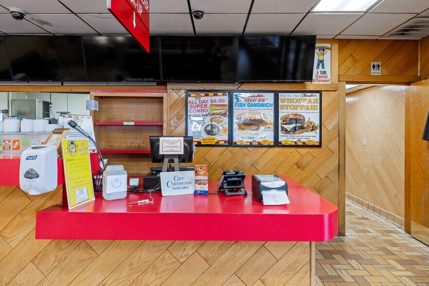 More Photos Of 733 Bedford St, Whitman Restaurant For Sale