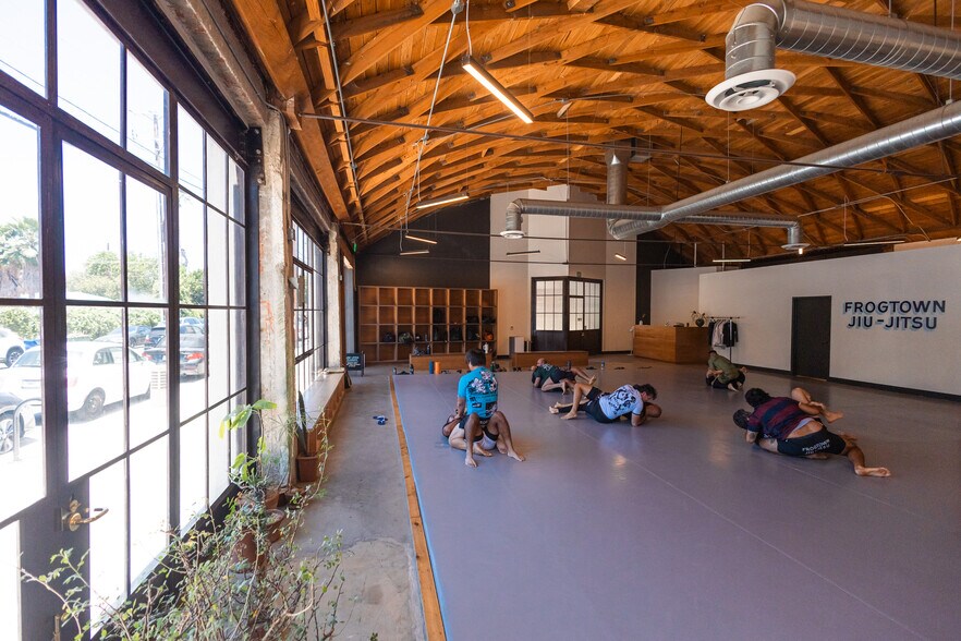 More Photos Of 1801 Blake Ave, Los Angeles Flex For Sale