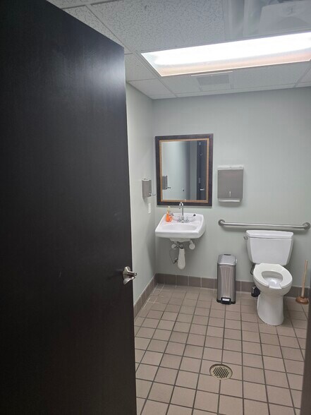 More Photos Of 2098 Teron Trace, Dacula Office For Sale