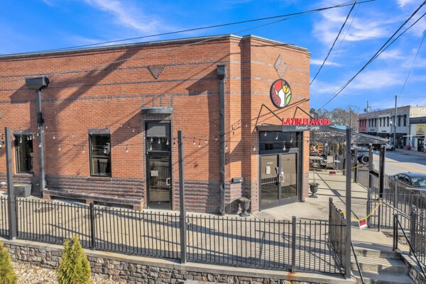 More Photos Of 33 S Carolina St, Hartwell Restaurant For Sale