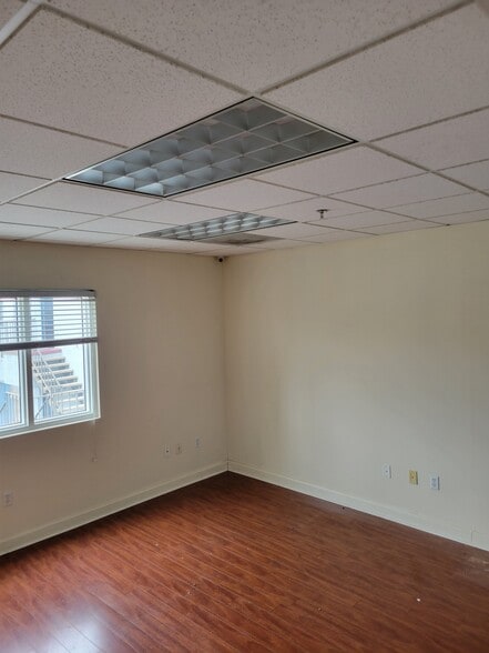 More Photos Of 2600 Foothill Blvd, La Crescenta Office For Lease