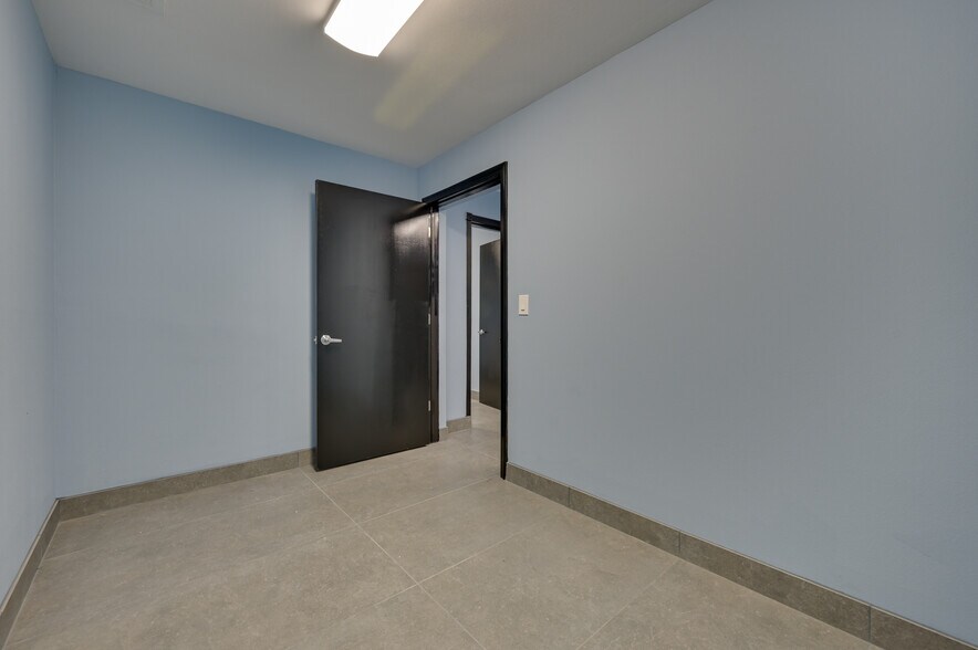 More Photos Of 5190 Arville St, Las Vegas Manufacturing For Sale