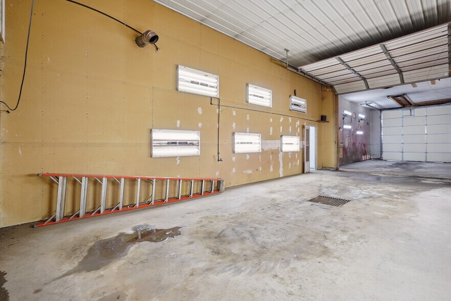 More Photos Of 206 Grant st, Zearing Industrial For Sale