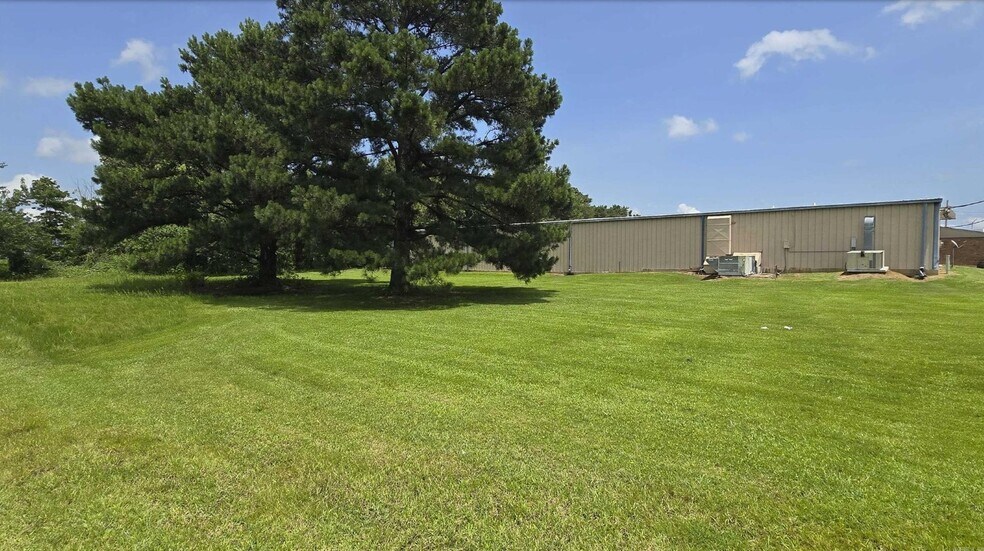 More Photos Of 2013 Falls Blvd N, Wynne Sports And Entertainment For Sale
