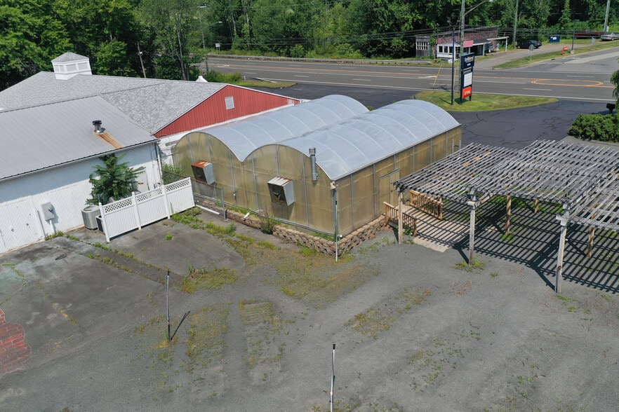 More Photos Of 147 Meriden Rd, Middlefield Garden Center For Lease