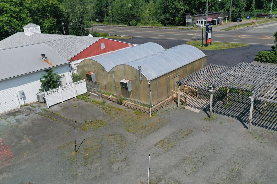 More Photos Of 147 Meriden Rd, Middlefield Garden Center For Lease