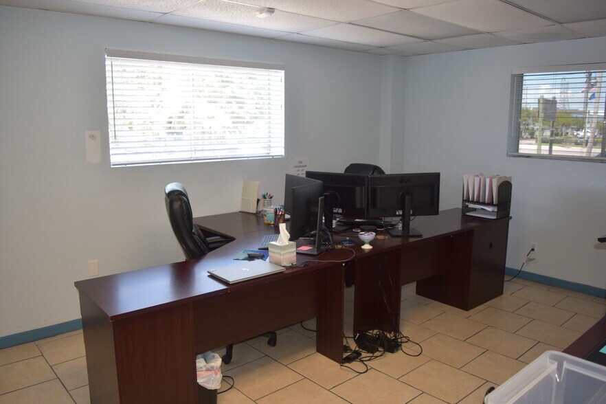More Photos Of 11150 49th St N, Clearwater Truck Terminal For Lease