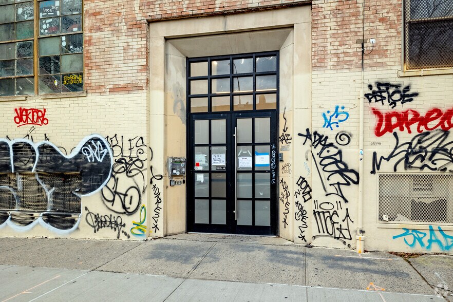 More Photos Of 1717 Troutman St, Ridgewood Warehouse For Lease