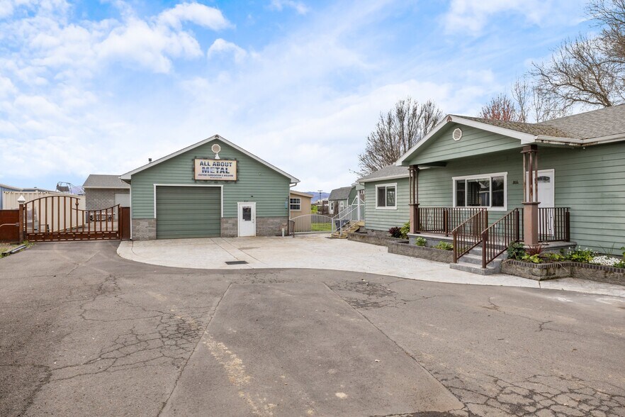 More Photos Of 802 E Vilas Rd, Medford Light Manufacturing For Sale