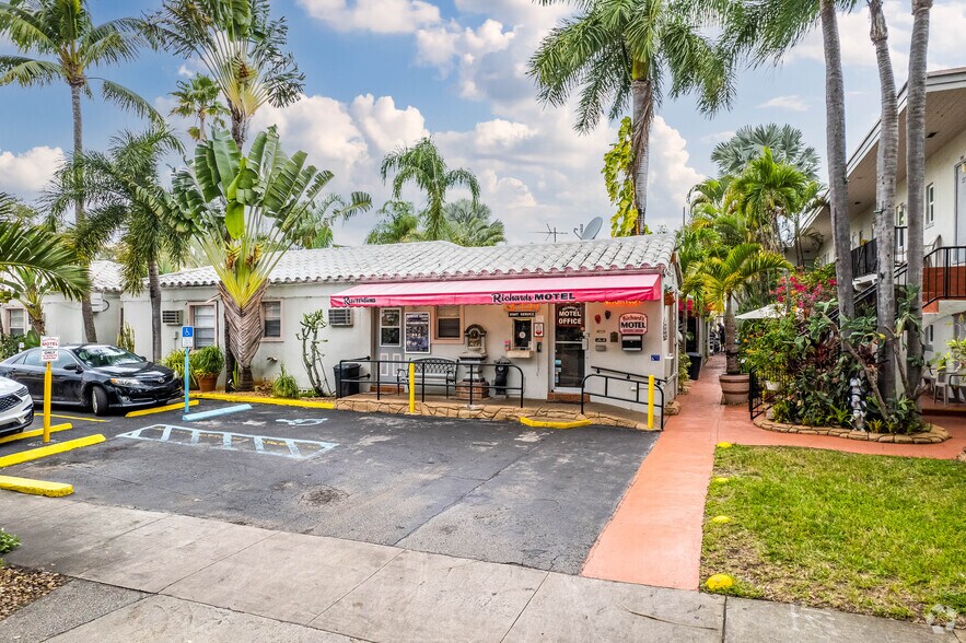 More Photos Of 1219 S Federal Hwy, Hollywood Hotel For Sale