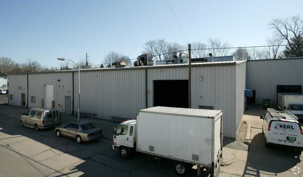 More Photos Of 1640-1714 S 83rd St, Milwaukee Distribution For Sale