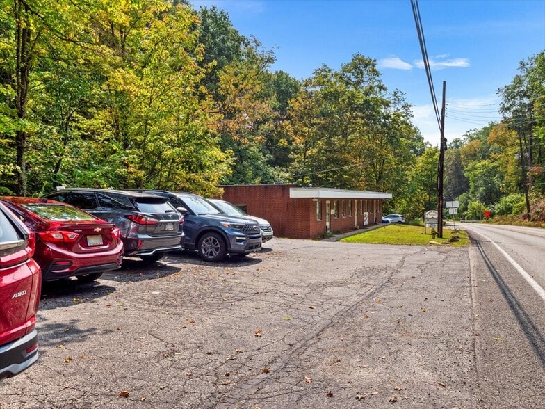 More Photos Of 584 Brown Ave, Turtle Creek Office For Sale