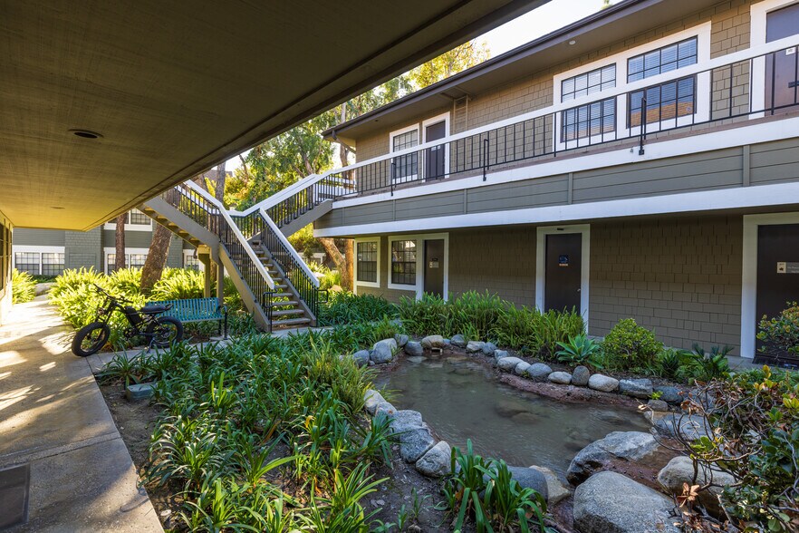 More Photos Of 2900 Bristol St, Costa Mesa Office For Sale