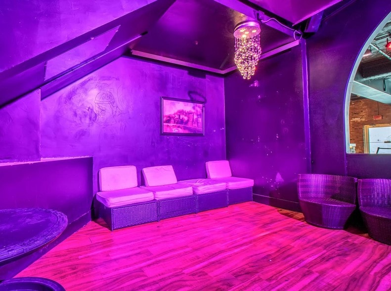 More Photos Of 228 Franklin St, Buffalo Bar For Sale