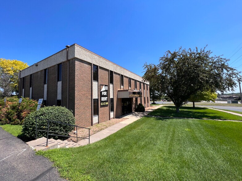 More Photos Of 1250 N Frontage Rd, Hastings Office For Lease