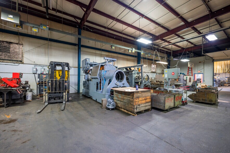 More Photos Of 151 Hanger Cir, Richmond Warehouse For Lease