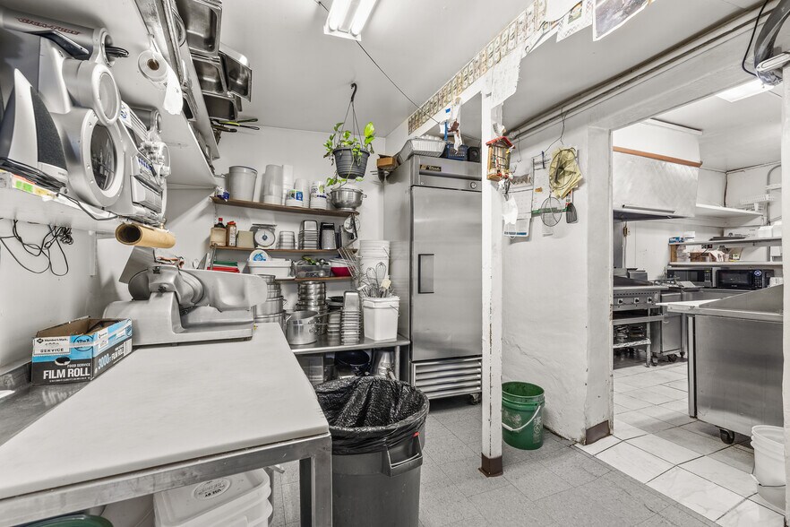 More Photos Of 6569 Cameron Ave, Vesper Restaurant For Sale