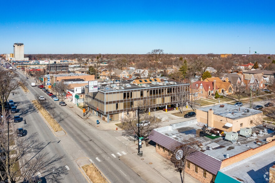 More Photos Of 7000 W North Ave, Chicago Office For Sale