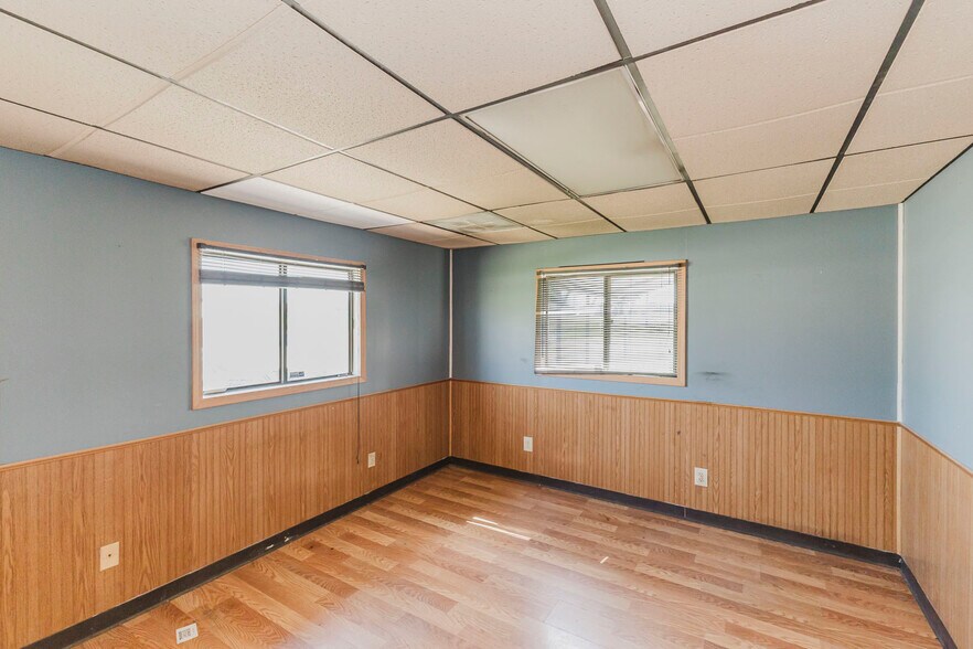 More Photos Of 3315 Central Ave, Winfield Warehouse For Sale