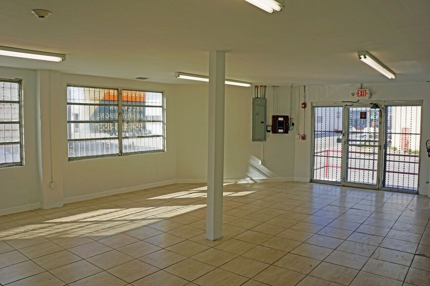 More Photos Of 3690 NW 52nd St, Miami Warehouse For Lease