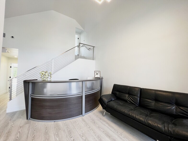 More Photos Of 4766 Park Granada, Calabasas Medical For Lease