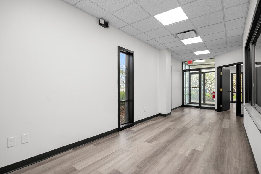 More Photos Of 9941 York Theta Dr, North Royalton Service For Lease