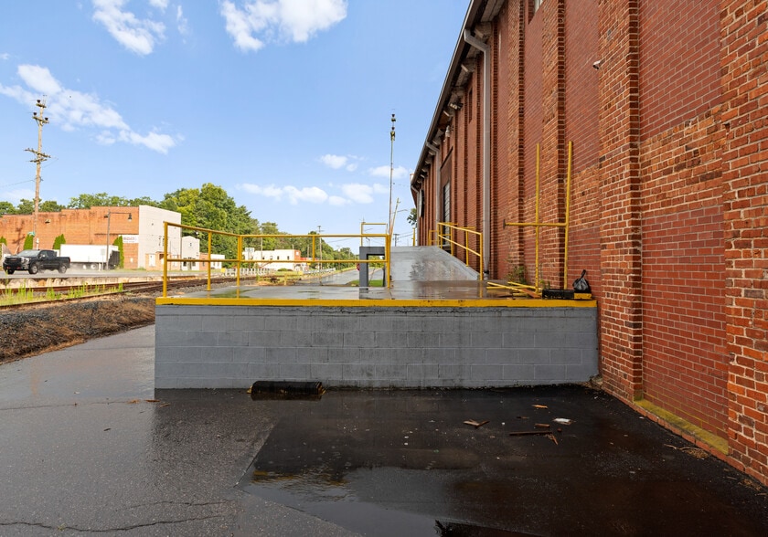 More Photos Of 1 S Main St, Granite Falls Warehouse For Sale