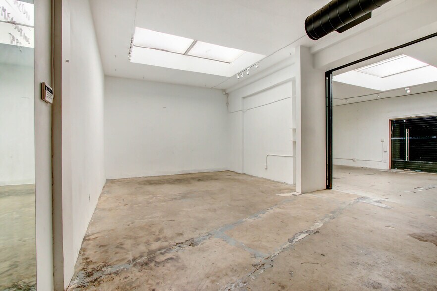 More Photos Of 416-424 N Fairfax Ave, Los Angeles Storefront For Lease