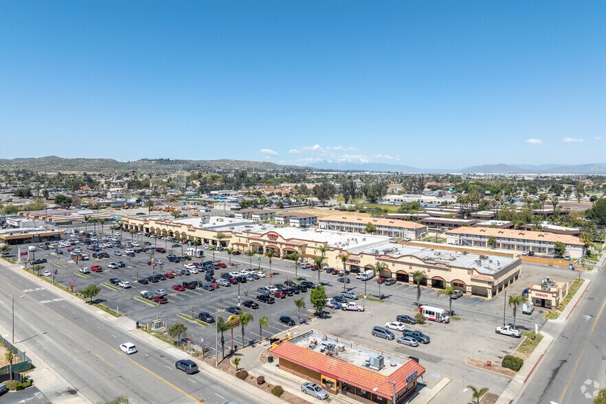 More Photos Of 402-496 E 4th St, Perris Storefront For Lease
