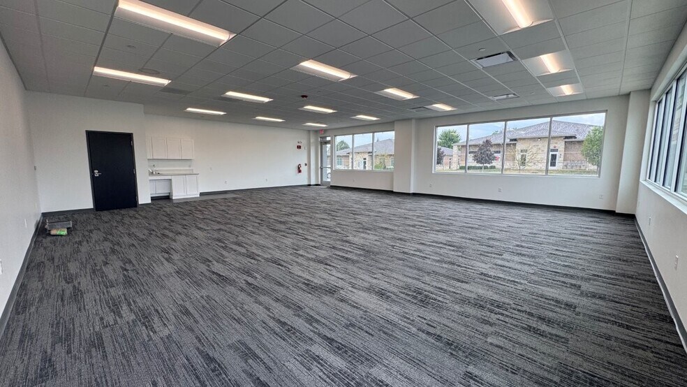 More Photos Of 71-81 Miller Drive, North Aurora Medical For Lease
