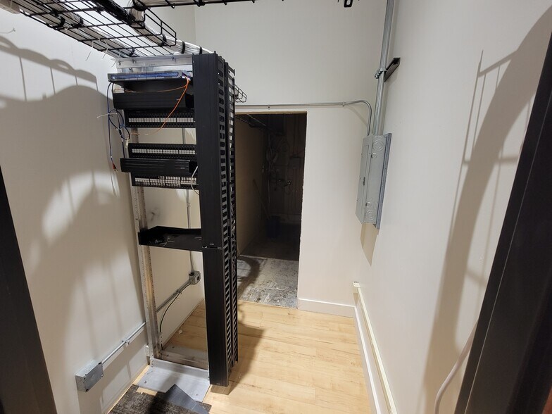 More Photos Of 2101-2120 W 41st St, Sioux Falls General Retail For Lease