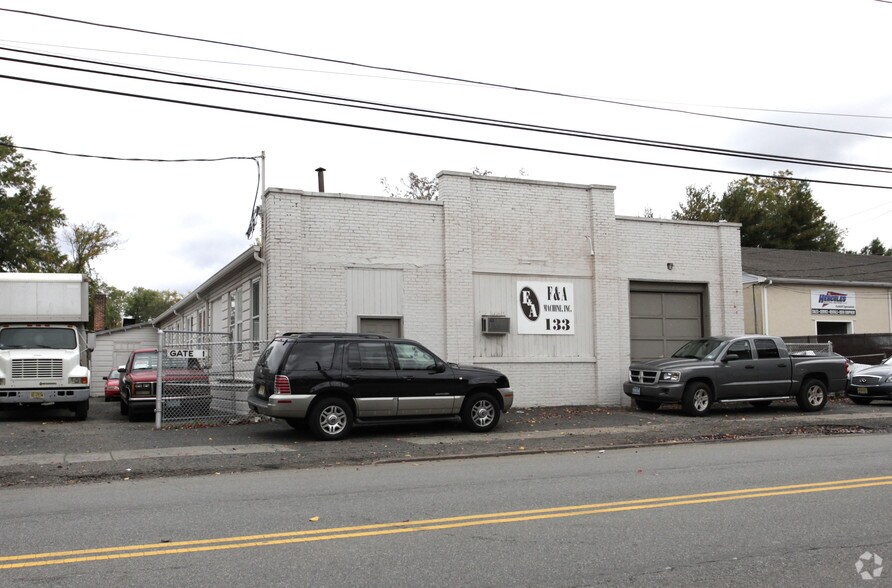 More Photos Of 133 Lincoln Blvd, Middlesex Manufacturing For Lease