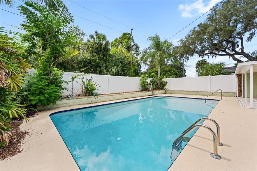 More Photos Of 5812 Missouri Ave, New Port Richey Flex For Sale