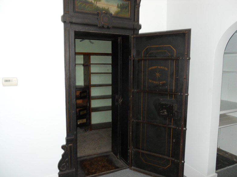 More Photos Of 115 S Main St, Vassar Office Residential For Lease