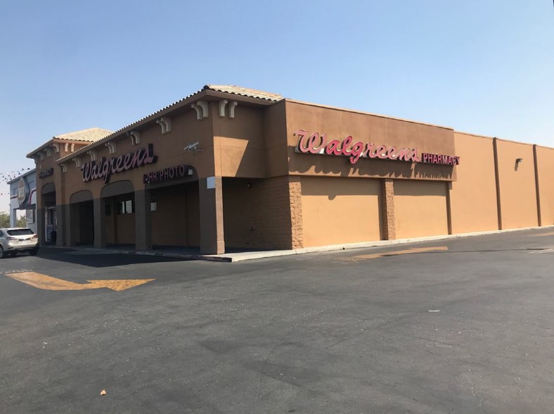 Primary Photo Of 40 Chester Ave, Bakersfield Drugstore For Lease