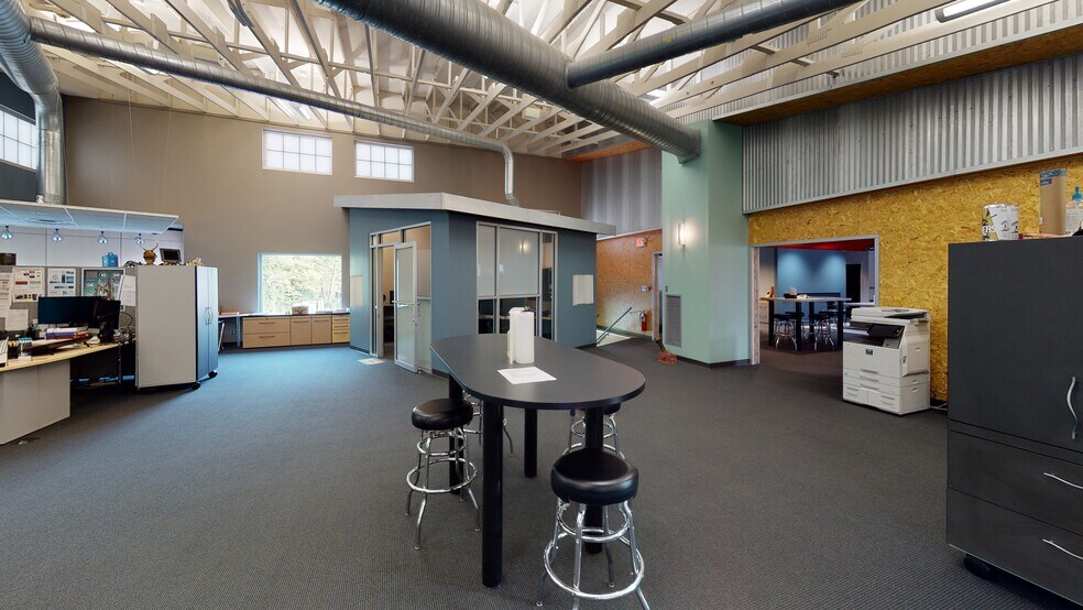 More Photos Of 11712 N Michigan Rd, Zionsville Office For Sale
