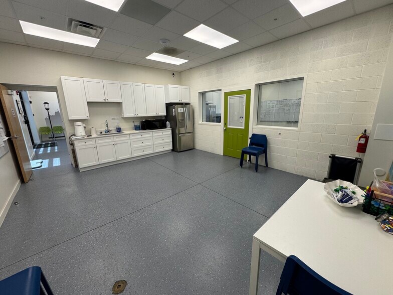 More Photos Of 6327 W Crimson View Dr, South Jordan Veterinarian Kennel For Sale