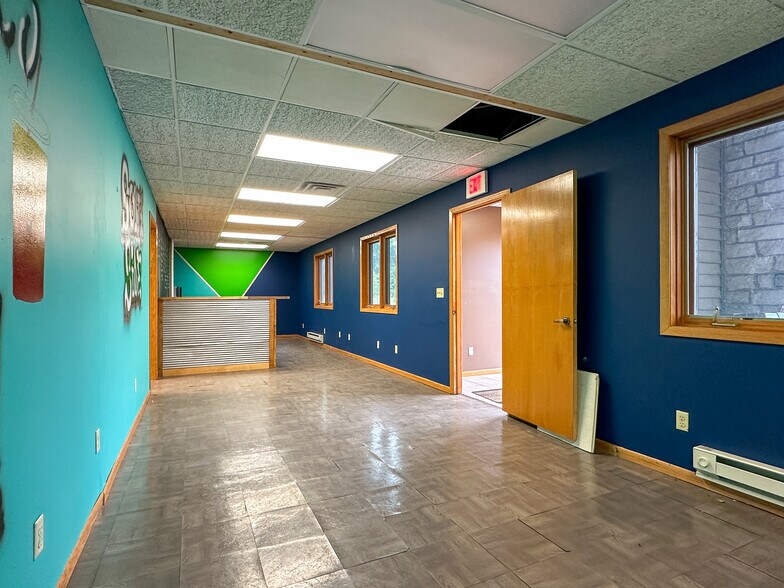 More Photos Of 233 S 8th St, Medford Office For Sale