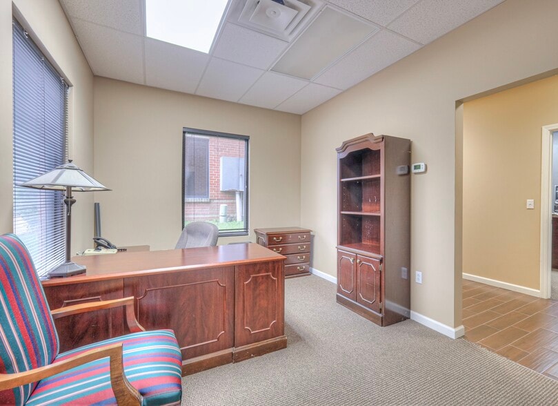 More Photos Of 106 Mission Ct, Franklin Office For Sale